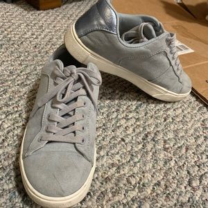 Baby blue divided sneakers